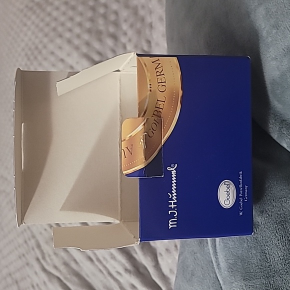 Winterzeit All Bundled Up Vintage Goebel Hummel 2221 2004 - Picture 13 of 15